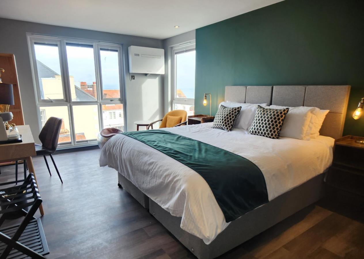 Pinnacle Suites Hotel Cowes  Bagian luar foto