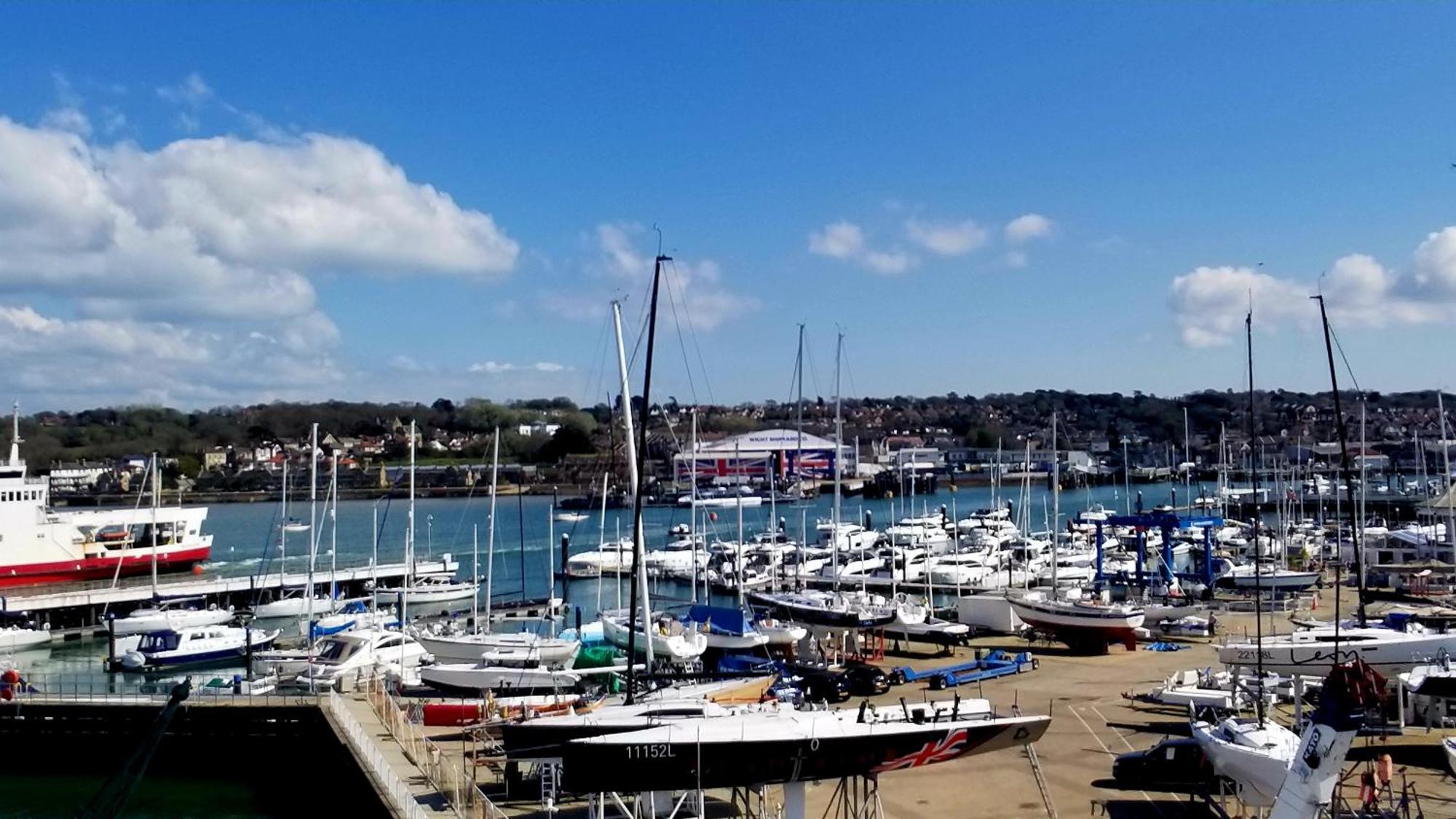 Pinnacle Suites Hotel Cowes  Bagian luar foto