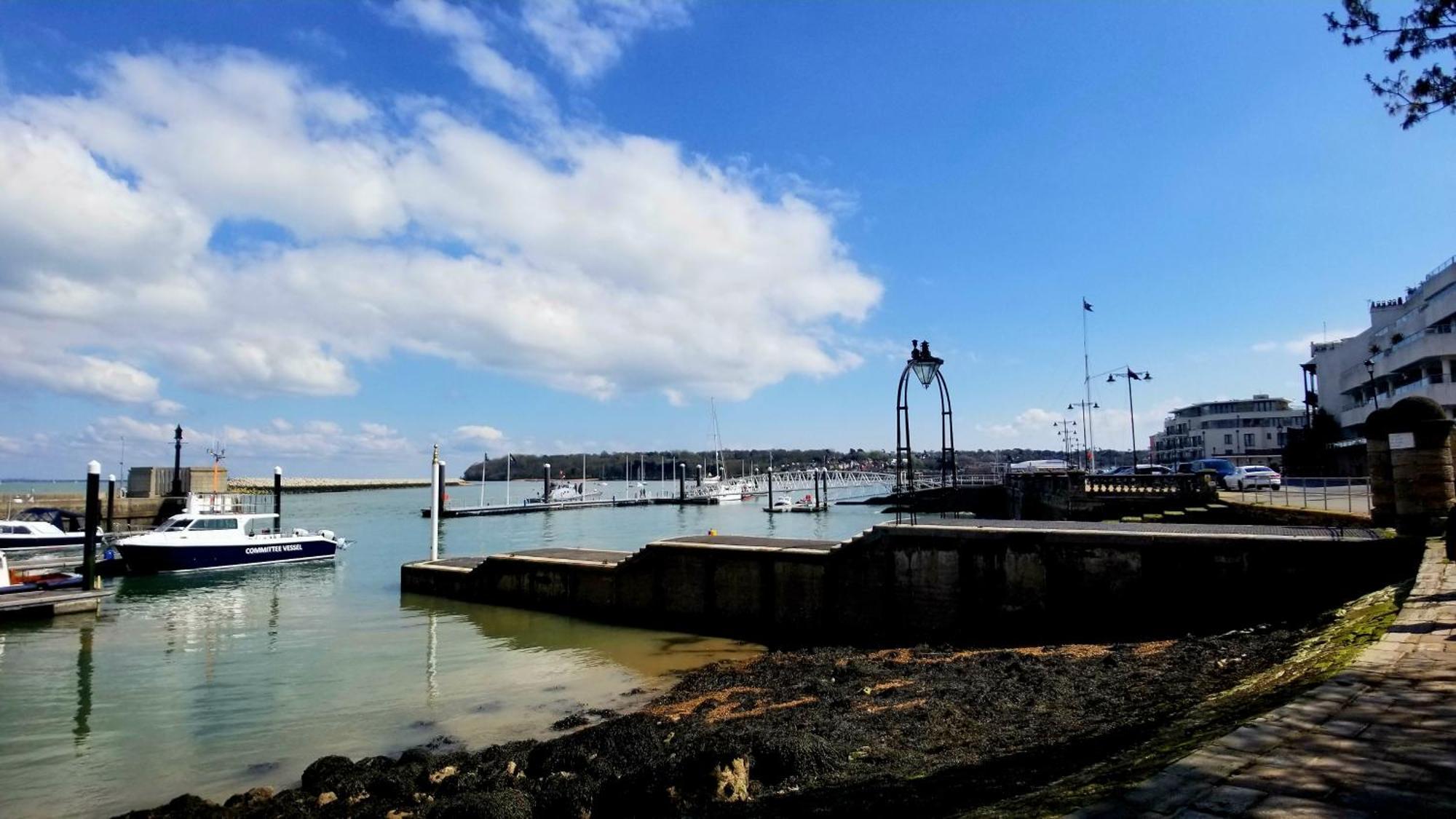 Pinnacle Suites Hotel Cowes  Bagian luar foto