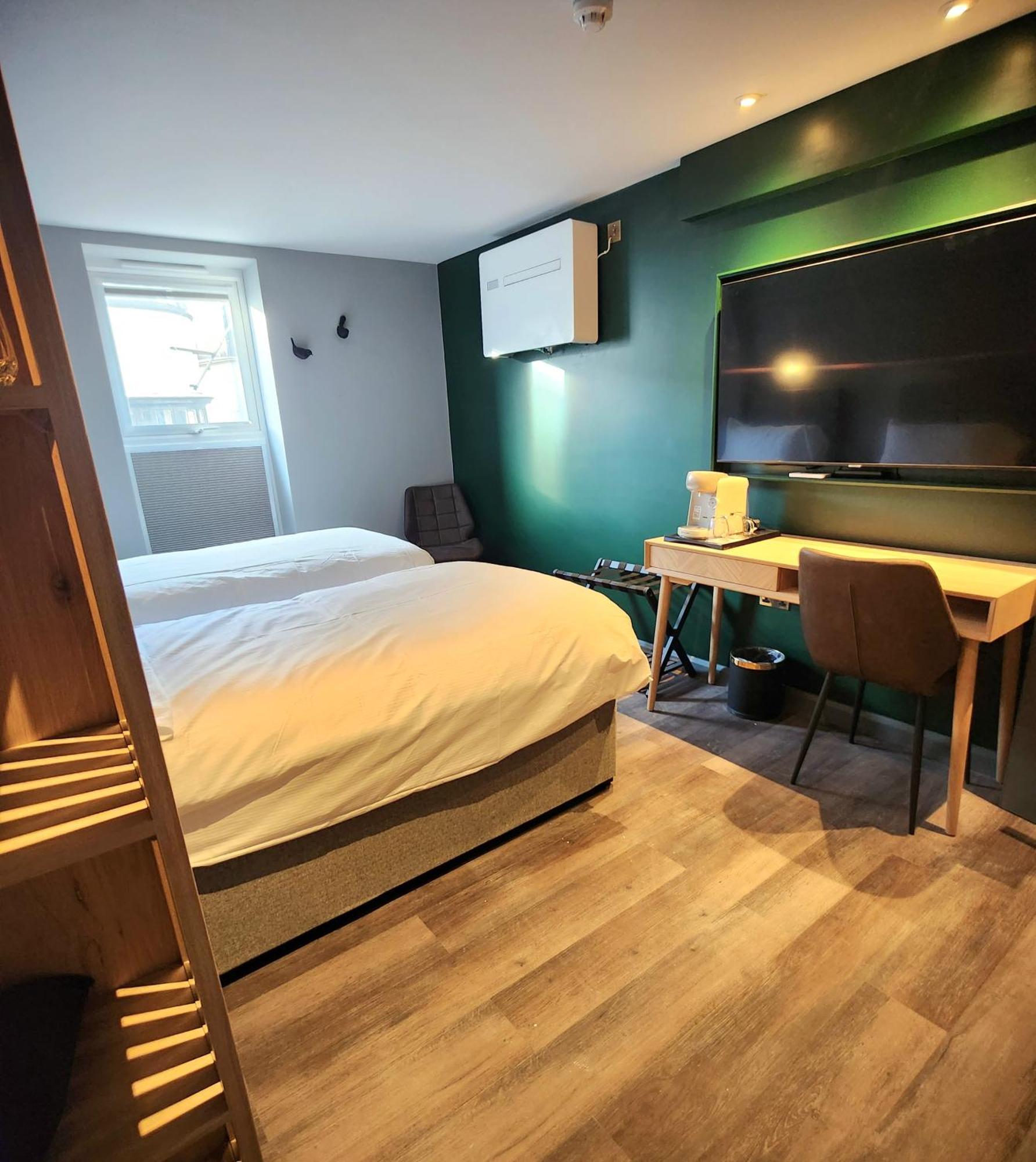 Pinnacle Suites Hotel Cowes  Bagian luar foto