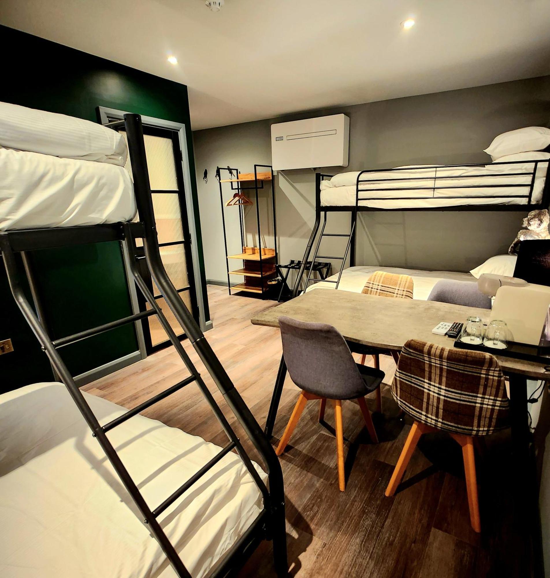 Pinnacle Suites Hotel Cowes  Bagian luar foto