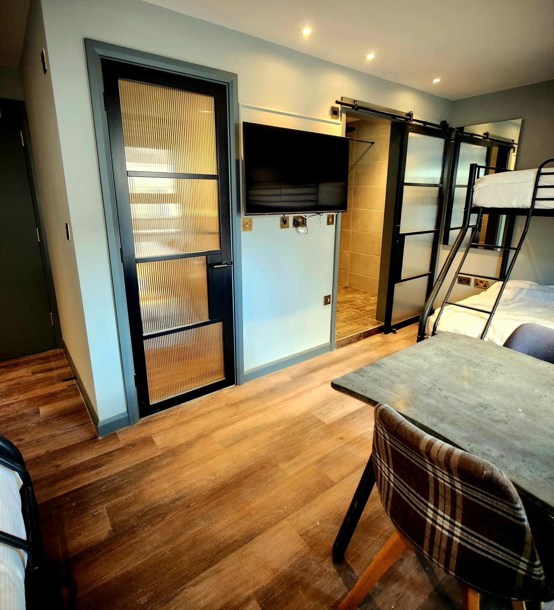 Pinnacle Suites Hotel Cowes  Bagian luar foto