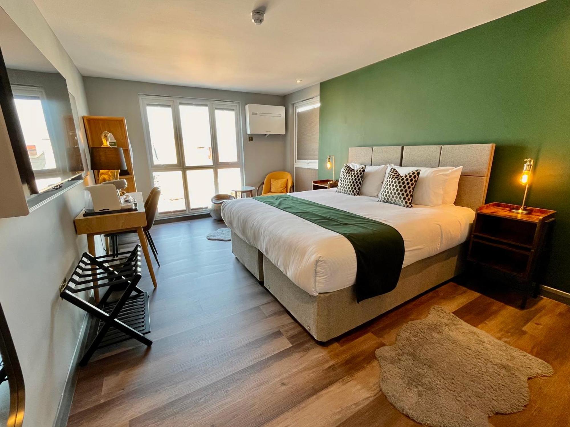 Pinnacle Suites Hotel Cowes  Bagian luar foto