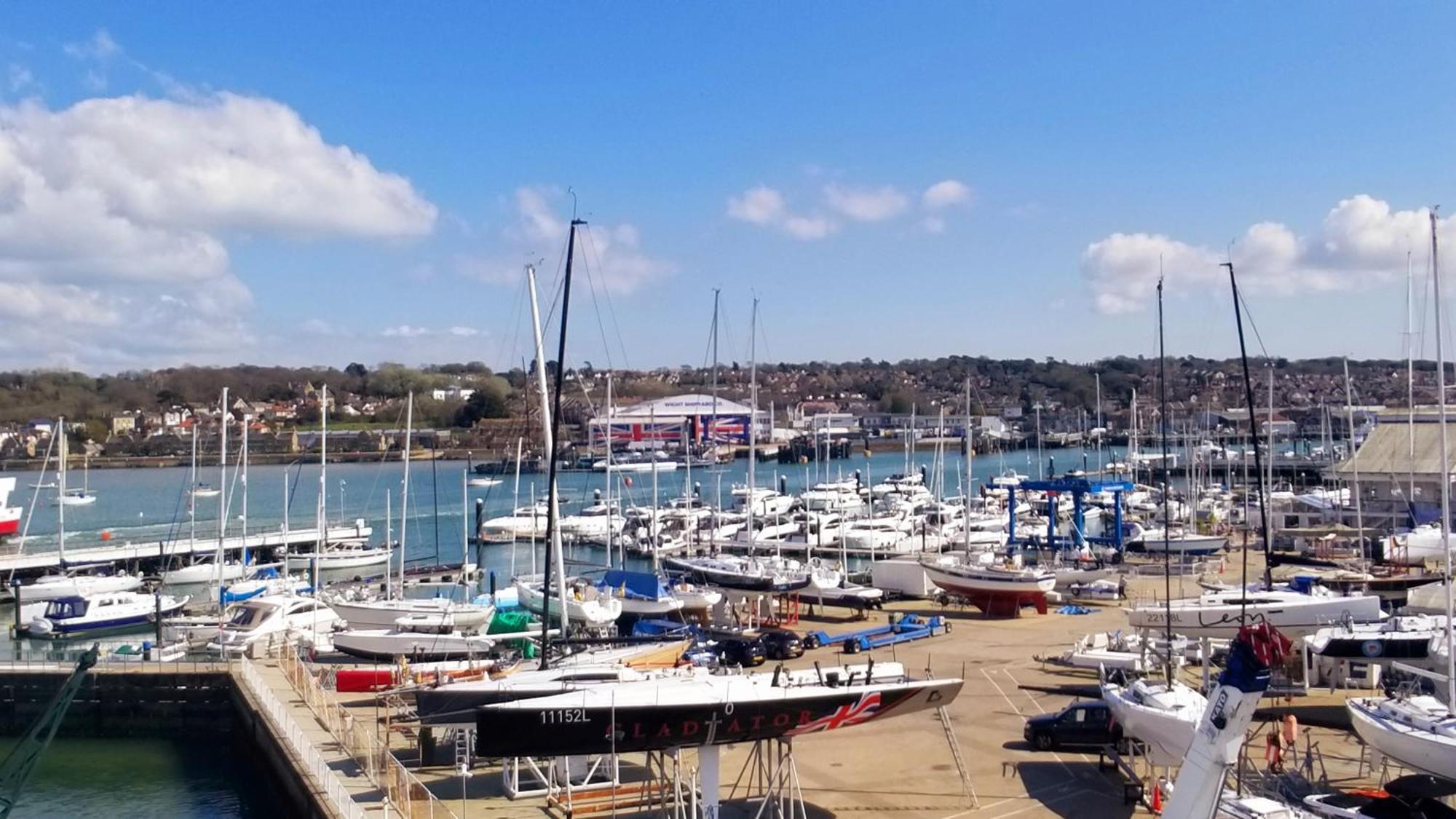Pinnacle Suites Hotel Cowes  Bagian luar foto