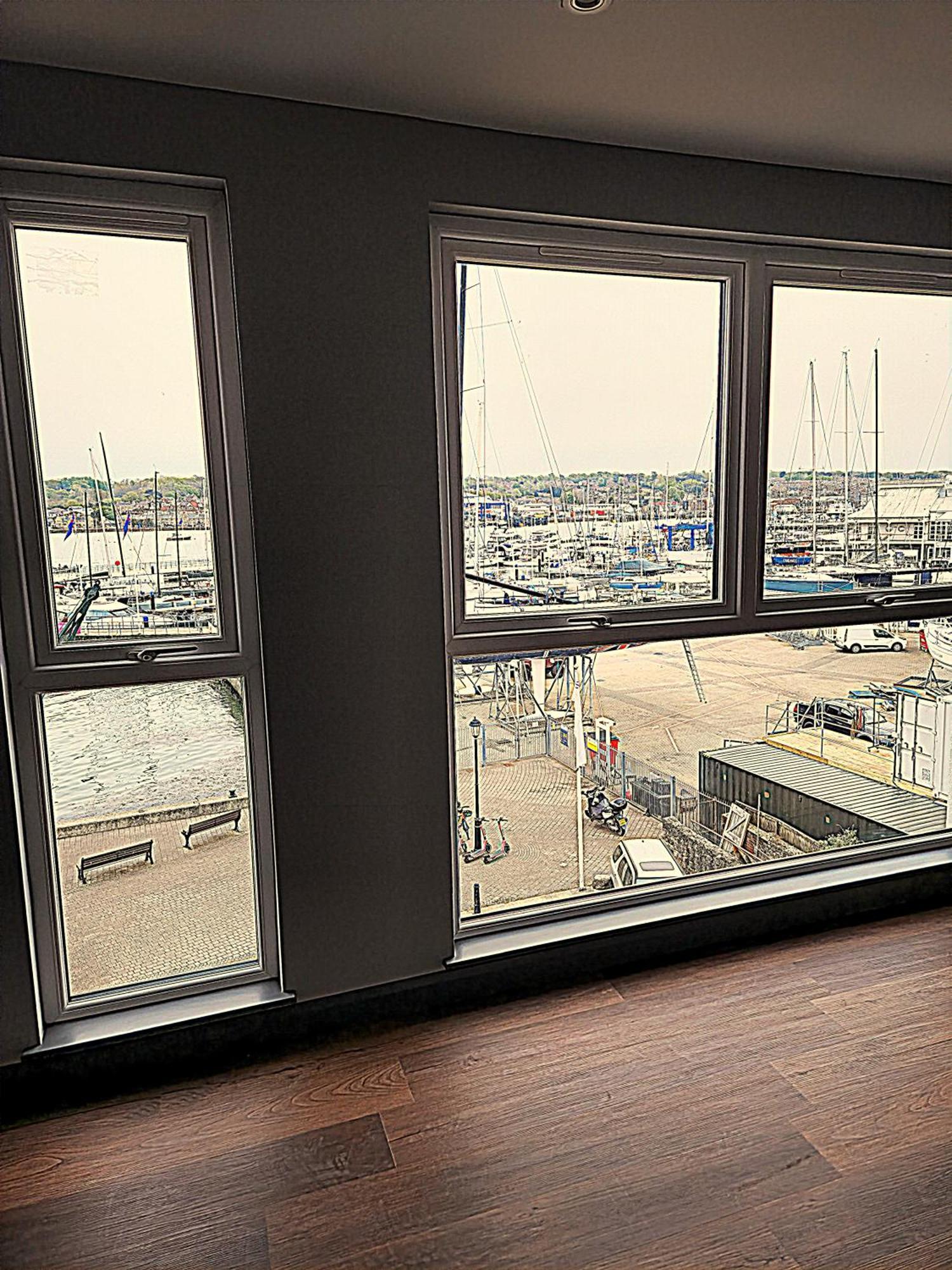 Pinnacle Suites Hotel Cowes  Bagian luar foto